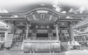 Honden (Main Hall) front view of Yushima Tenjin.