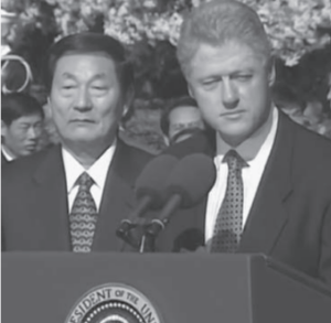 Photo of Premier Zhu of China and President Clinton